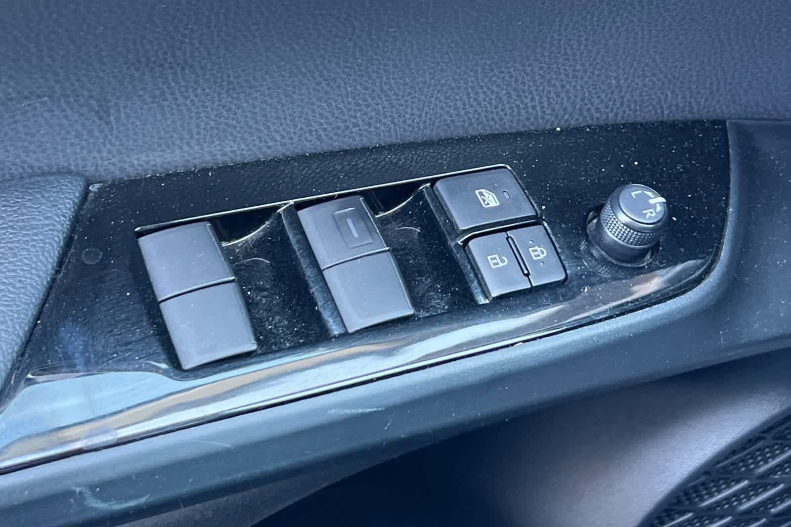 Used 2021 Toyota Prius Prime Limited w/ Carpet Mat Package (TMS) image 14