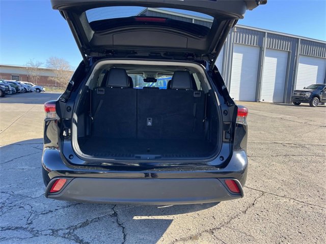 Used 2024 Toyota Highlander LE image 12