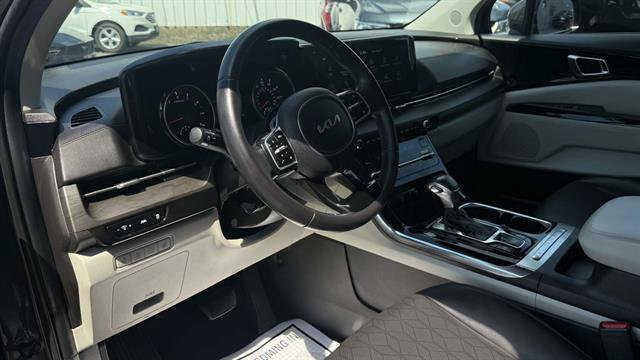 Used 2023 Kia Carnival EX FWD image 39