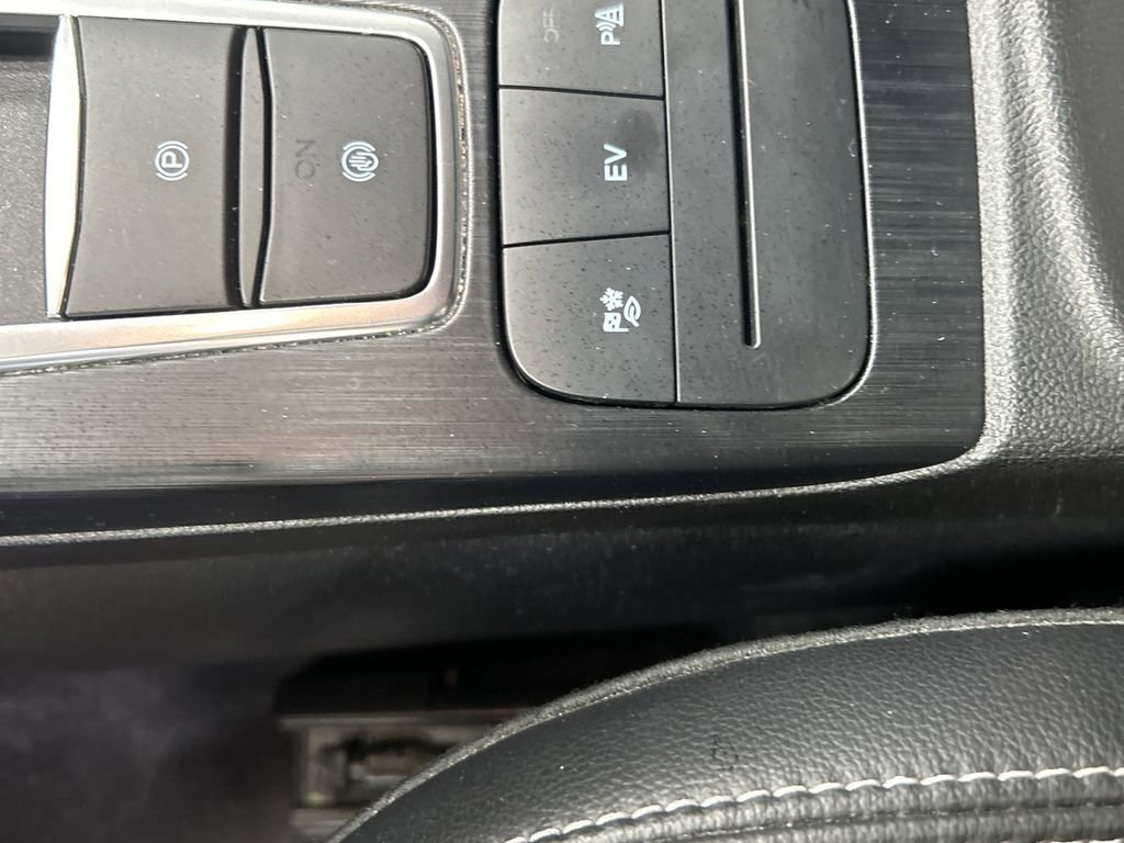 Certified 2022 Ford Escape Titanium image 23