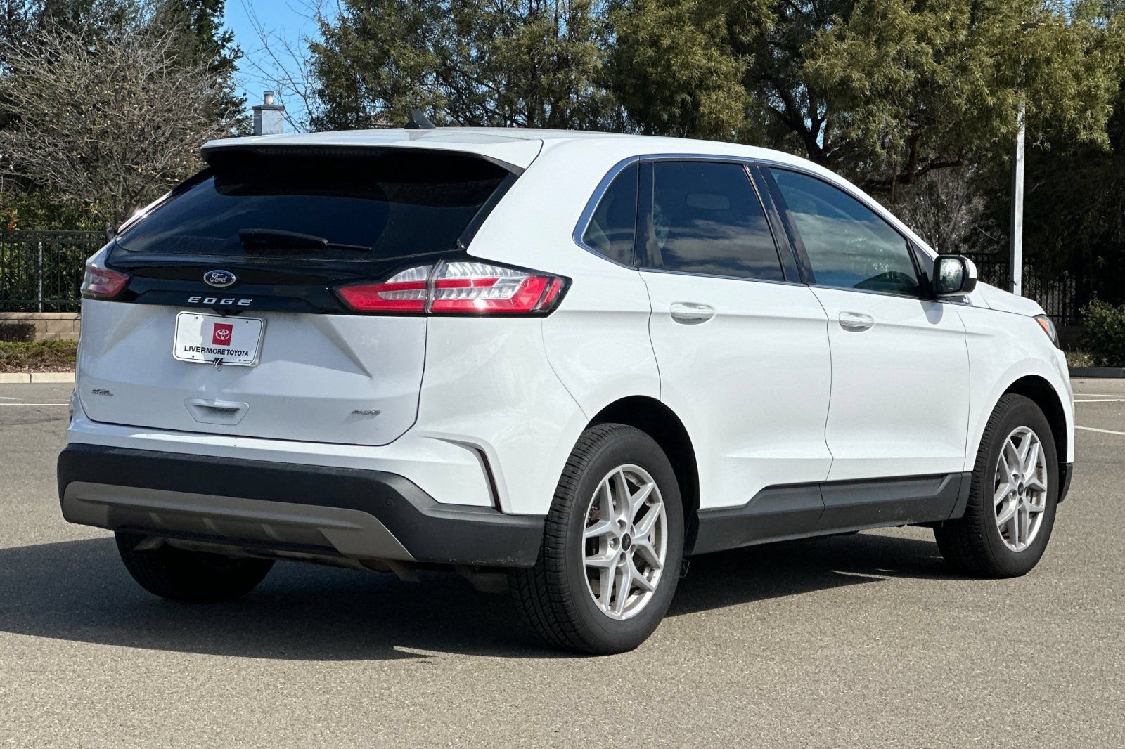 Certified 2024 Ford Edge SEL AWD/4WD image 3