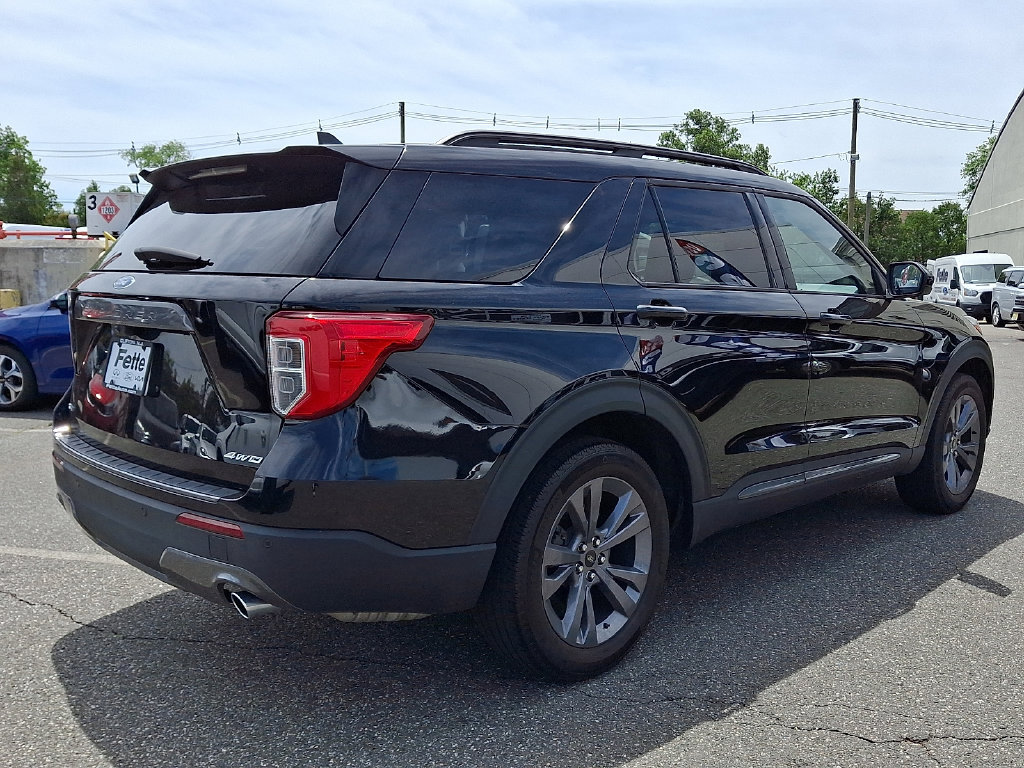 Certified 2023 Ford Explorer XLT w/ Equipment Group 202A AWD/4WD image 4