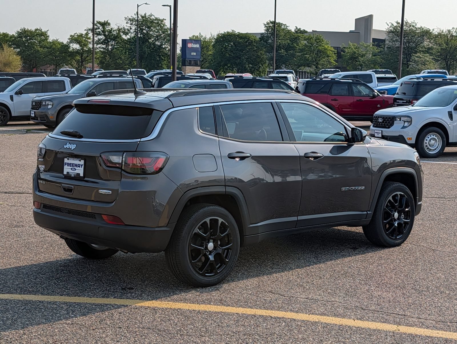 Used 2023 Jeep Compass Latitude w/ Sun and Sound Group AWD/4WD image 10