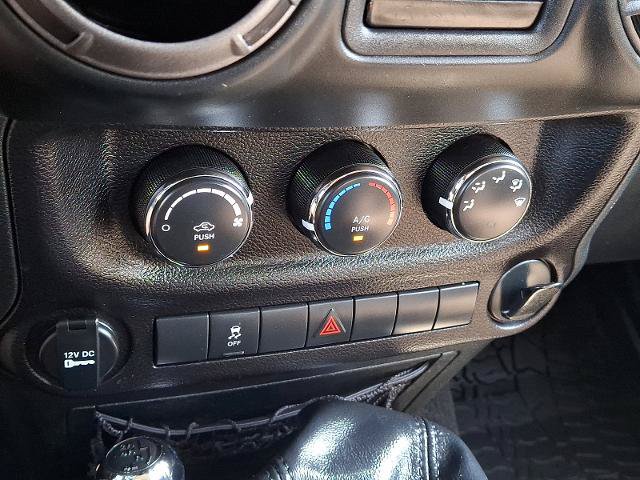 Used 2018 Jeep Wrangler Unlimited Sport w/ Connectivity Group AWD/4WD image 15