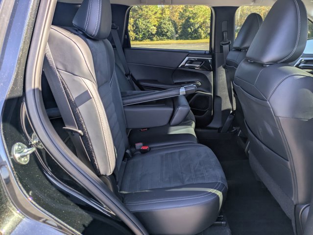Used 2024 Mitsubishi Outlander SE Black Edition image 32