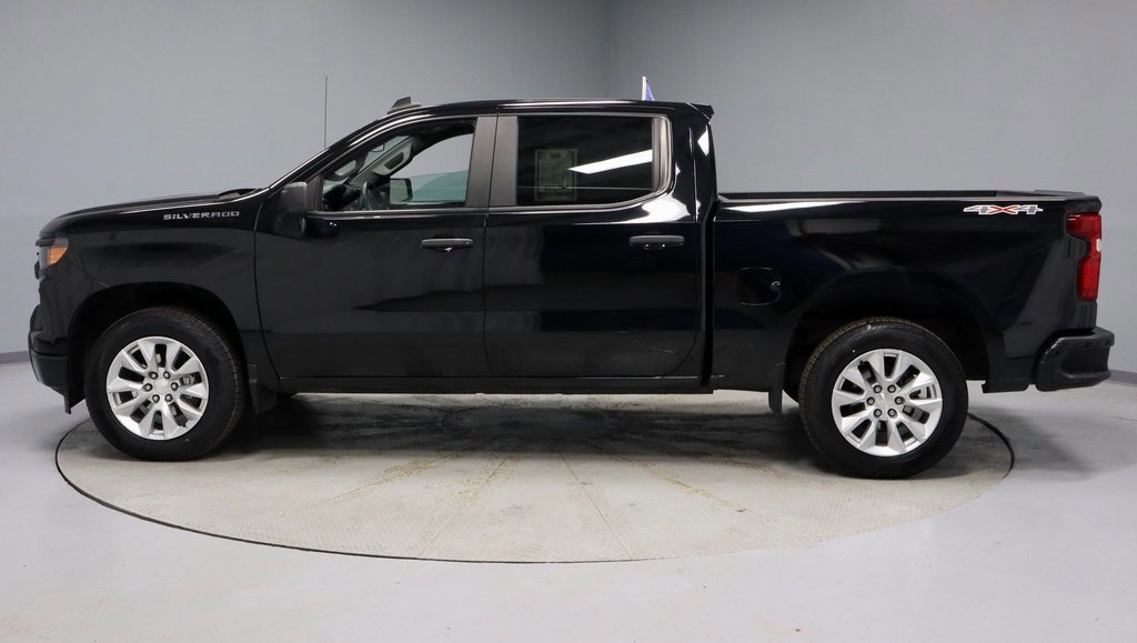 Used 2022 Chevrolet Silverado 1500 Custom image 2