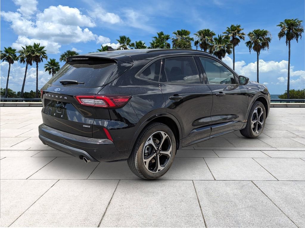 Certified 2025 Ford Escape ST-Line Elite AWD/4WD image 6