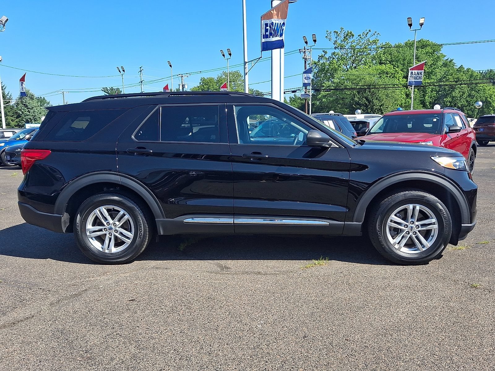 Certified 2023 Ford Explorer XLT w/ Equipment Group 202A AWD/4WD image 8