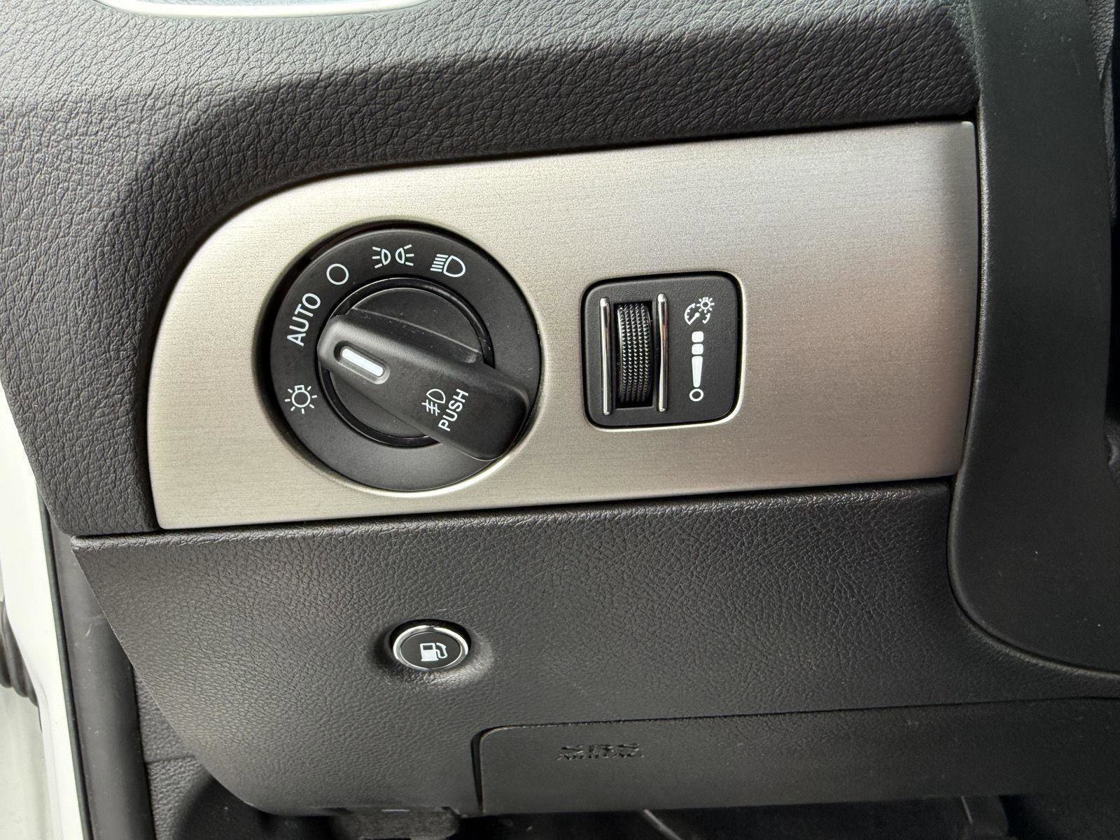 Used 2020 Dodge Durango SXT image 15