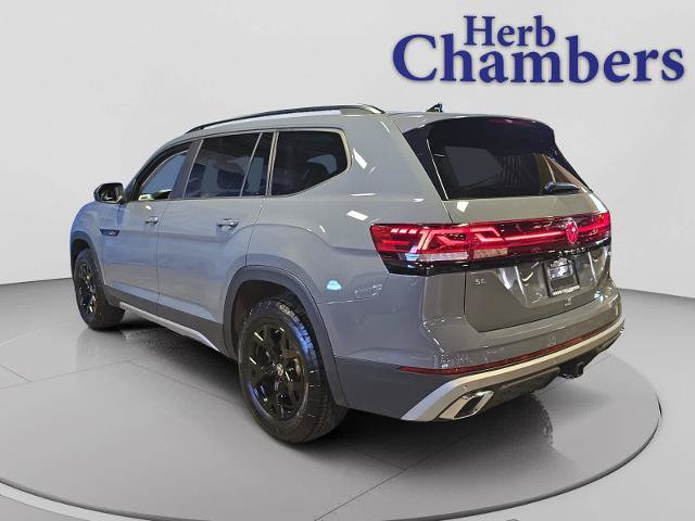 Used 2025 Volkswagen Atlas Peak Edition SE AWD/4WD image 3