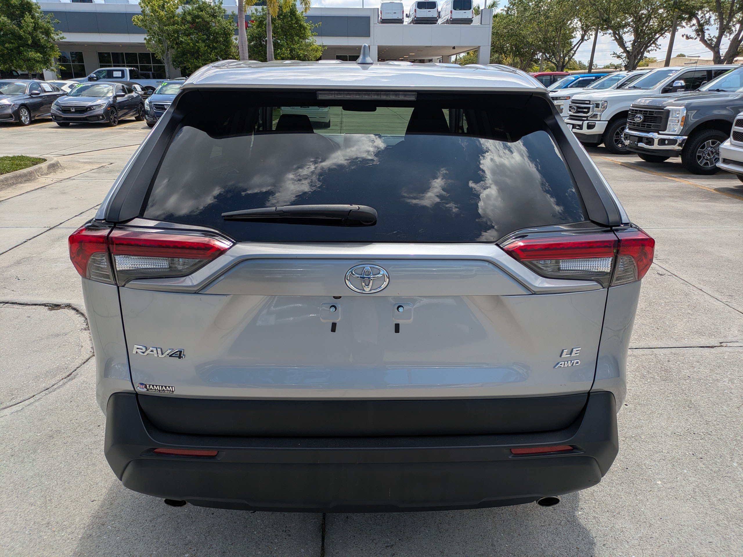 Used 2024 Toyota RAV4 LE AWD/4WD image 5