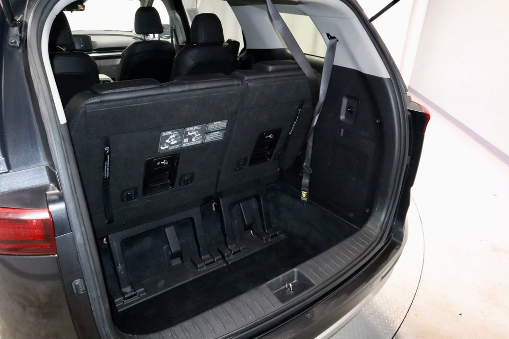 Used 2024 Kia Carnival LX image 13
