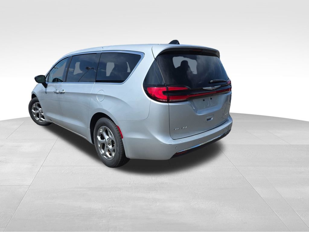 Used 2024 Chrysler Pacifica Limited FWD image 6