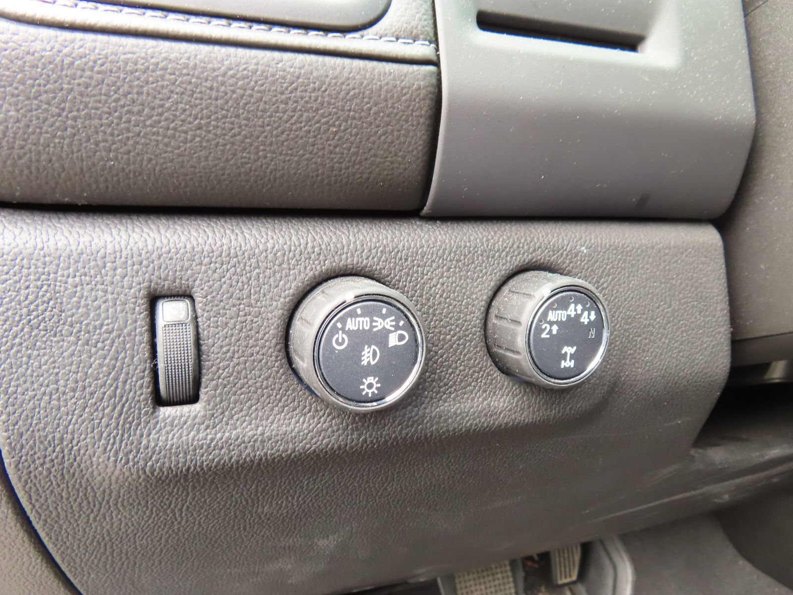 Used 2022 GMC Canyon Elevation w/ Elevation Premium Package AWD/4WD image 13