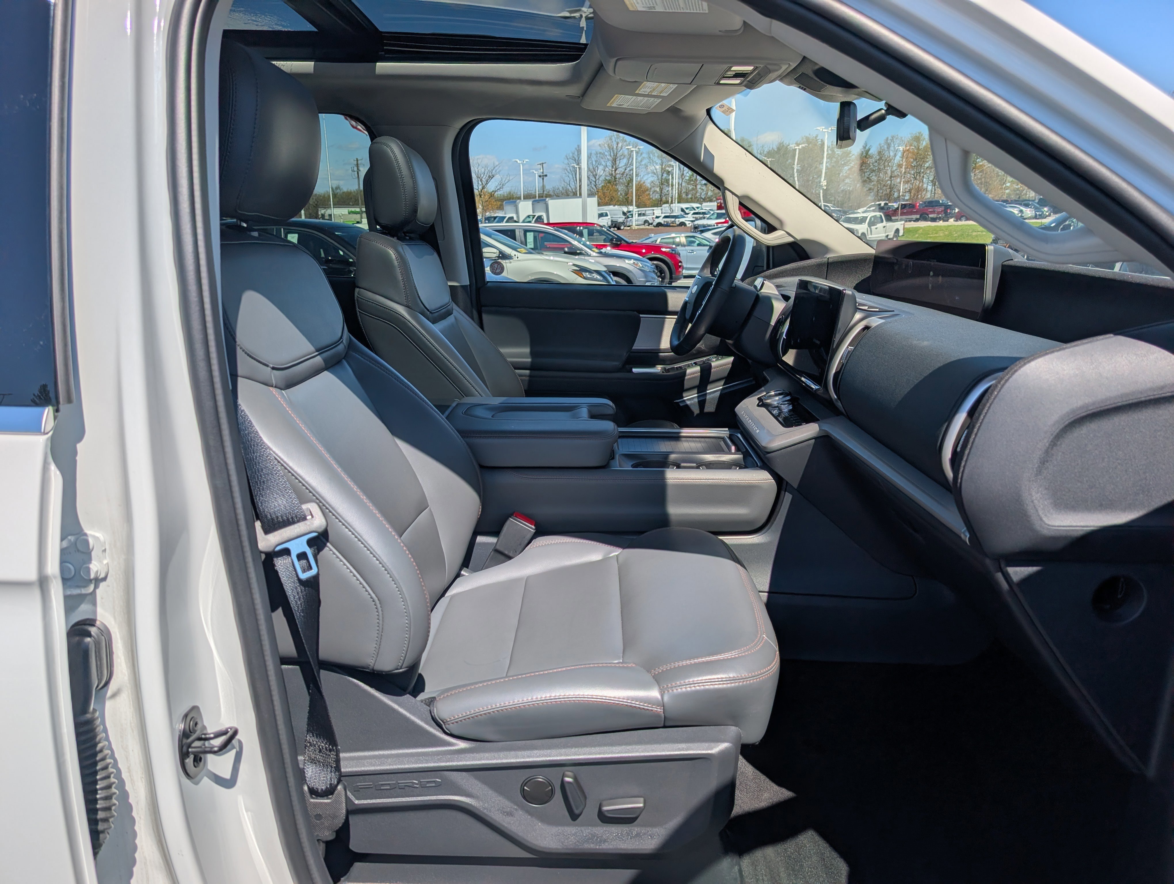 Certified 2025 Ford Expedition Active image 7