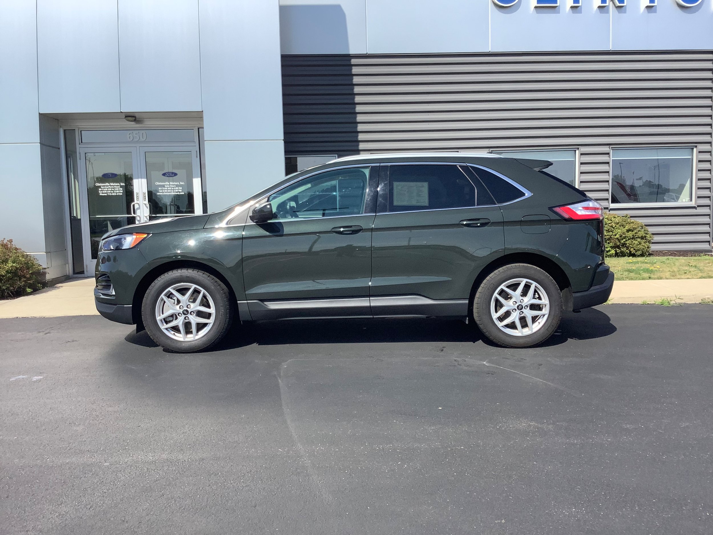 Certified 2024 Ford Edge SEL w/ Convenience Package AWD/4WD image 2