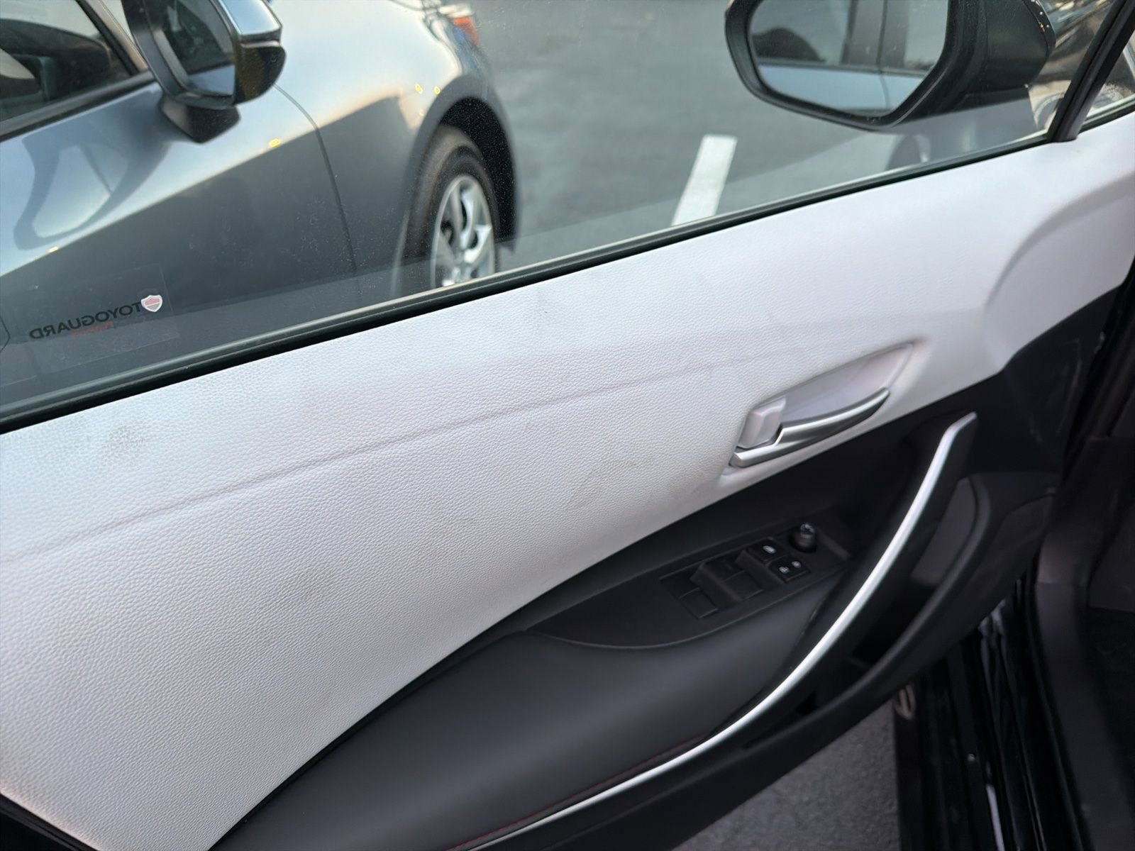 Used 2025 Toyota Corolla SE FWD image 9