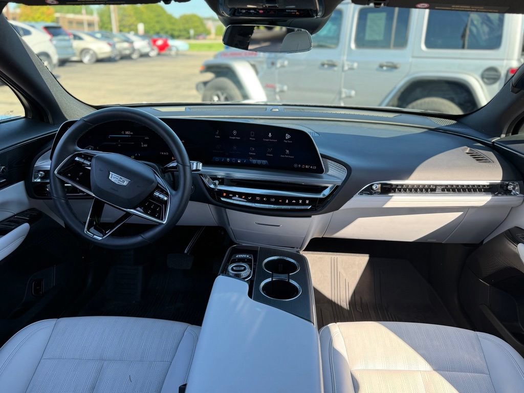 Used 2024 Cadillac Lyriq Luxury w/ LPO, Floor Liner Package AWD/4WD image 2