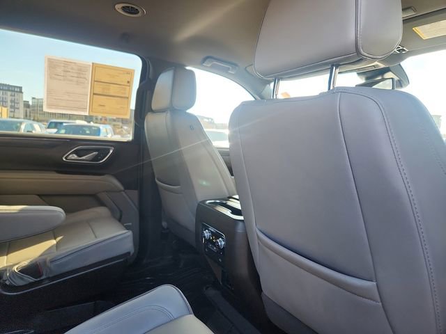 Used 2024 GMC Yukon XL SLT w/ SLT Luxury Package image 28
