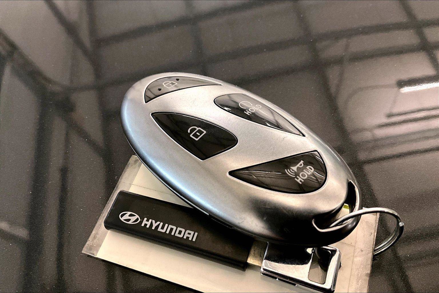 Used 2024 Hyundai Kona Limited image 11