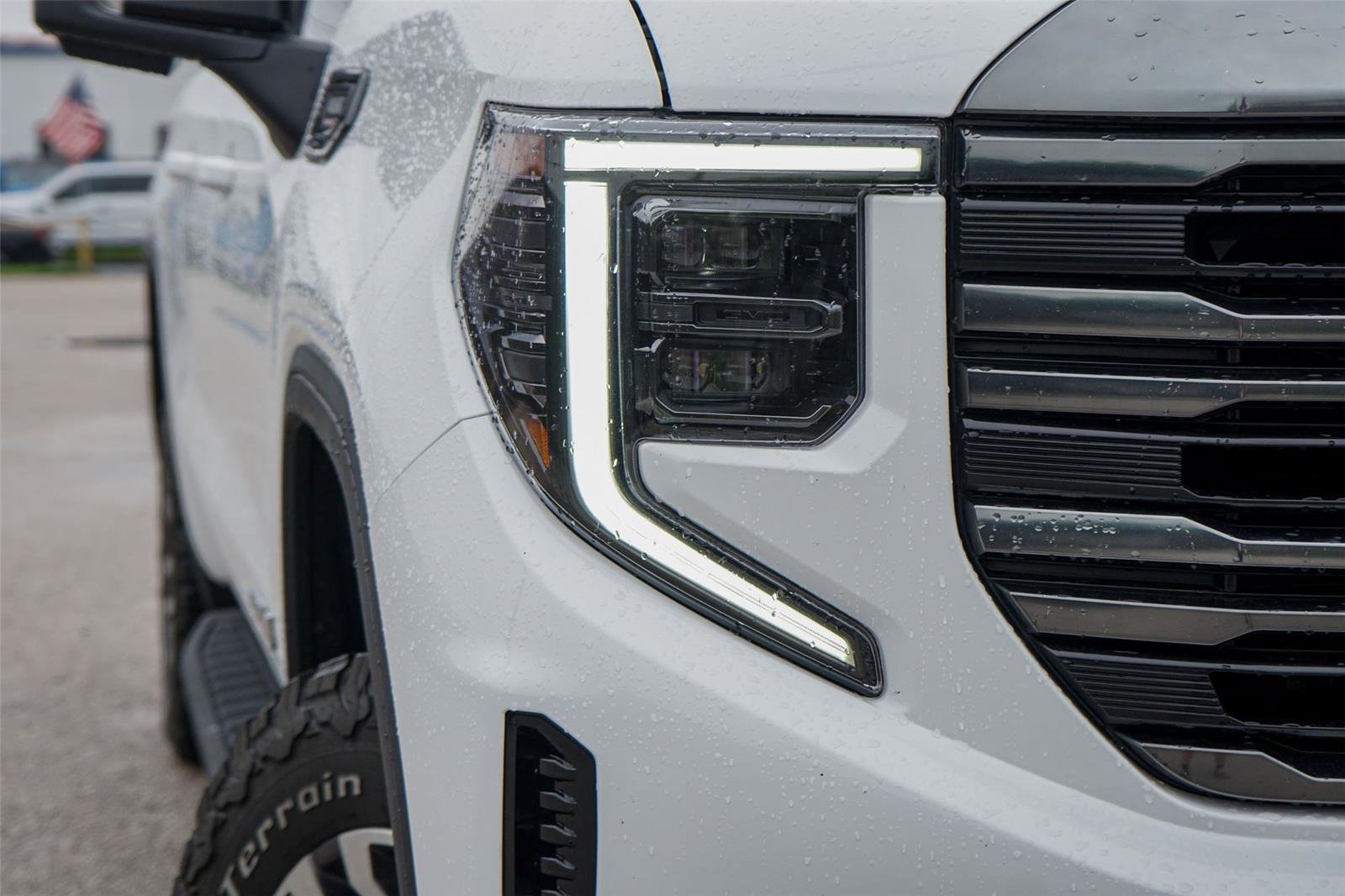 Used 2023 GMC Sierra 1500 AT4 w/ AT4 Premium Package AWD/4WD image 3