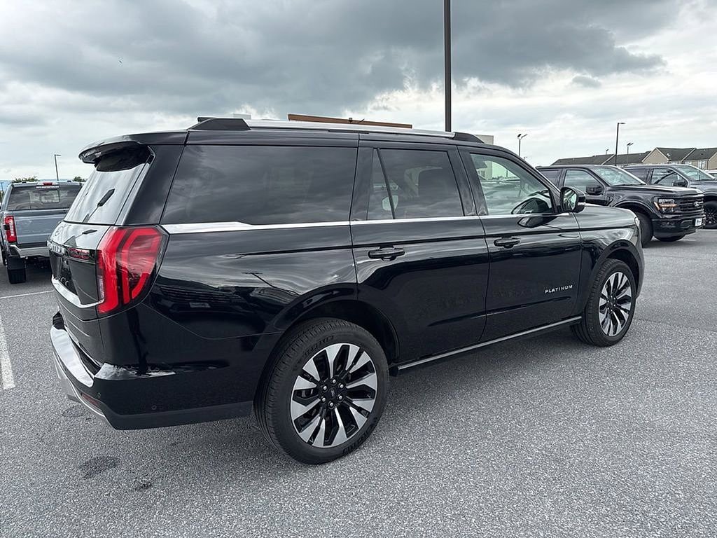Certified 2025 Ford Expedition Platinum w/ Driver's Package AWD/4WD image 4