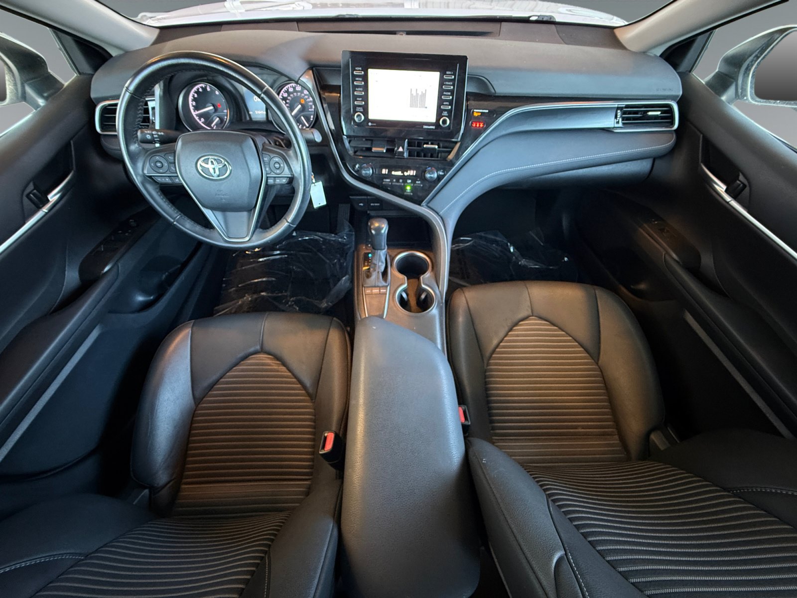 Used 2022 Toyota Camry SE w/ Carpet Mat Package (TMS) FWD image 14