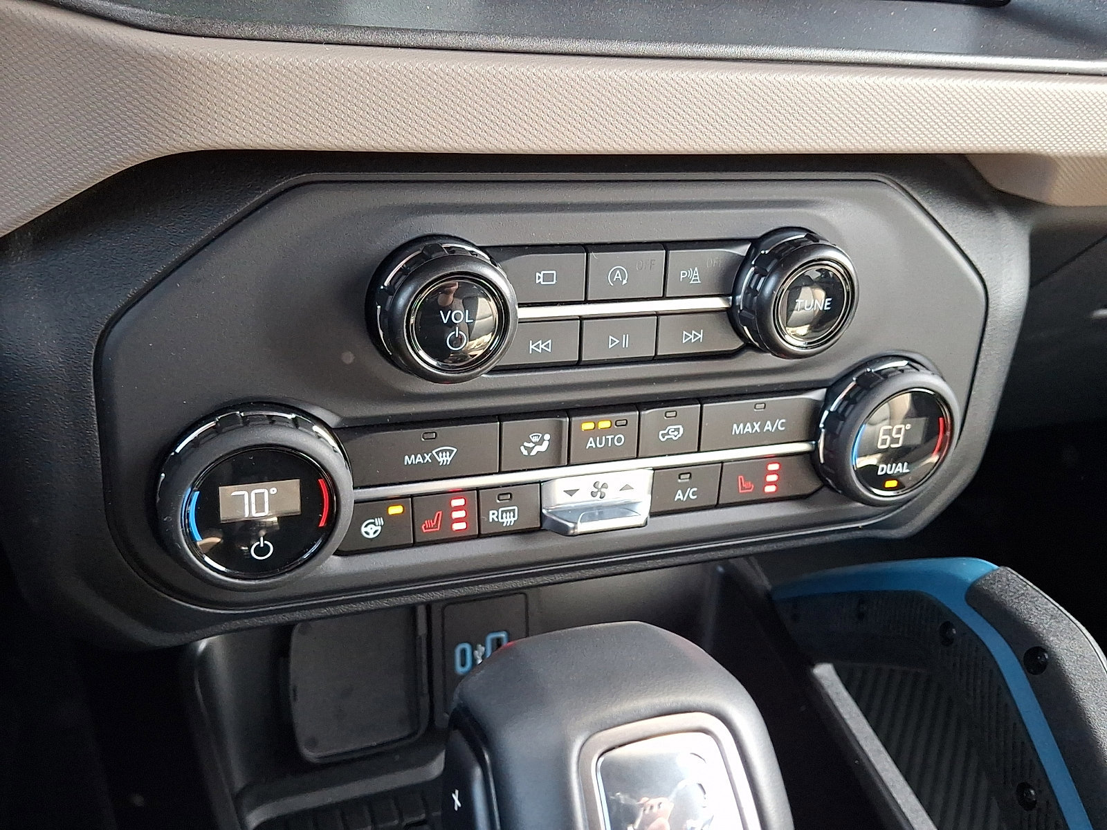 Certified 2024 Ford Bronco Wildtrak image 18