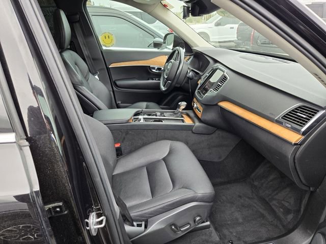 Used 2022 Volvo XC90 T5 Momentum image 12