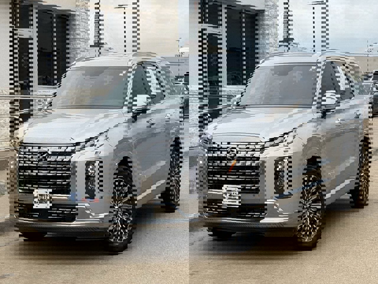 Used 2023 Hyundai Palisade Calligraphy w/ Cargo Package FWD image 2