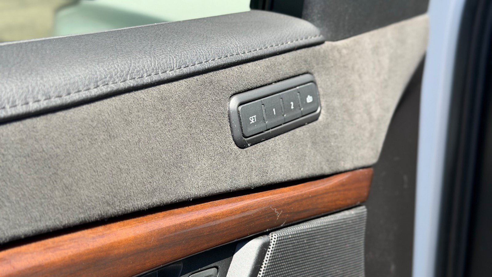 Used 2019 Cadillac Escalade ESV Luxury AWD/4WD image 32