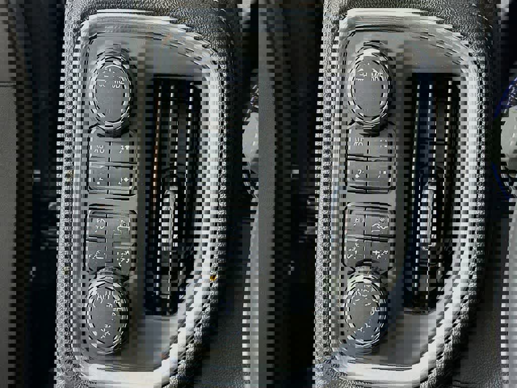 Used 2020 Chevrolet Silverado 1500 LT Trail Boss image 27