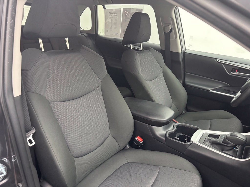 Used 2025 Toyota RAV4 XLE AWD/4WD image 32
