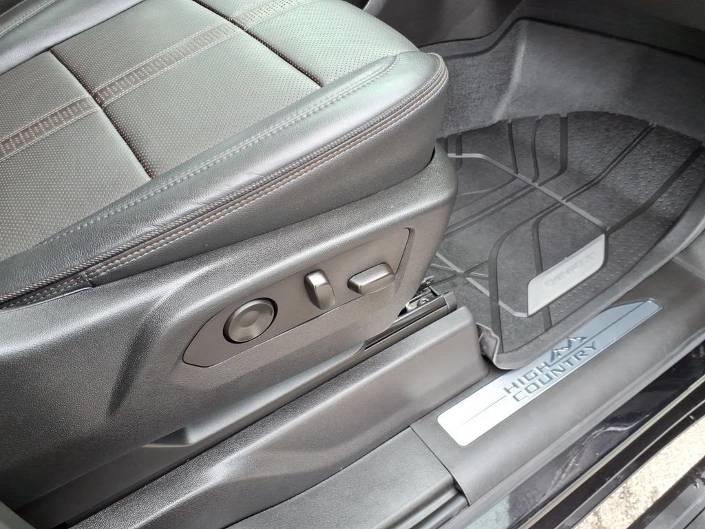 Used 2022 Chevrolet Silverado 1500 High Country w/ Technology Package AWD/4WD image 6