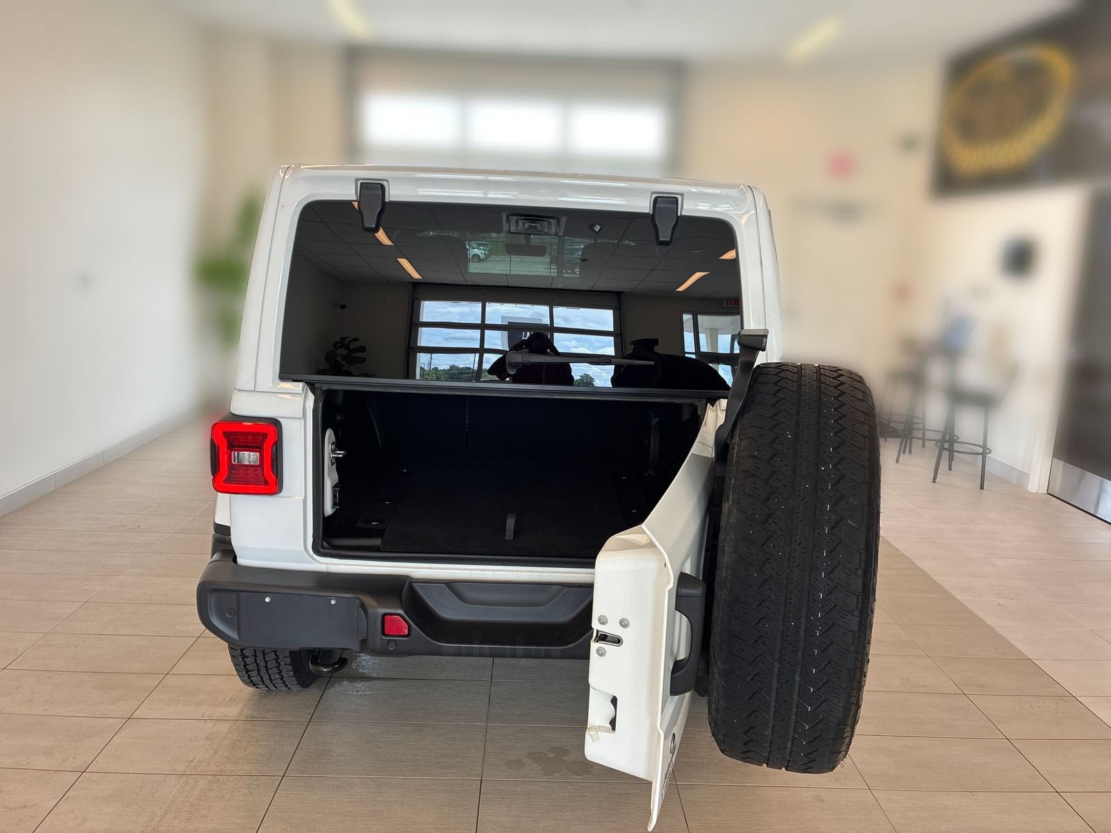 Used 2020 Jeep Wrangler Unlimited Sahara AWD/4WD image 10