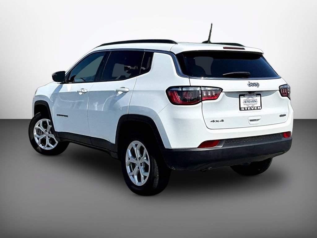 Used 2024 Jeep Compass Latitude AWD/4WD image 4
