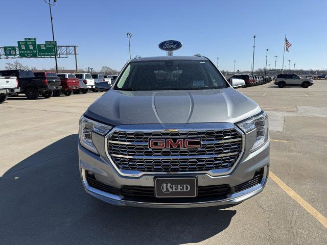 Used 2024 GMC Terrain Denali image 3