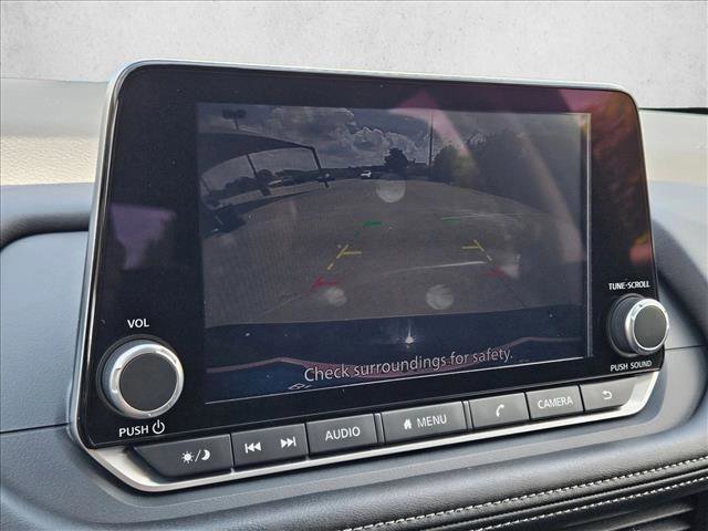 Used 2025 Nissan Rogue SV image 14