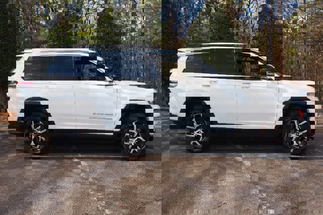 Used 2025 Jeep Grand Cherokee L Limited w/ Luxury Tech Group II image 6