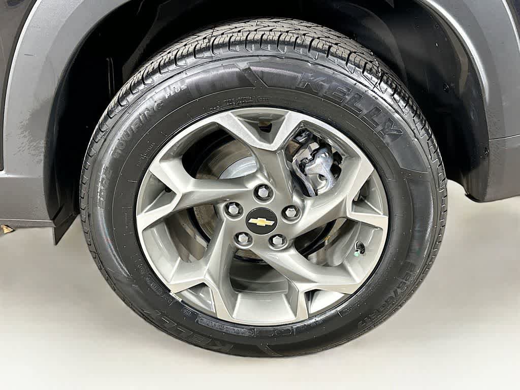 Used 2025 Chevrolet Trax LT w/ LT Convenience Package FWD image 8