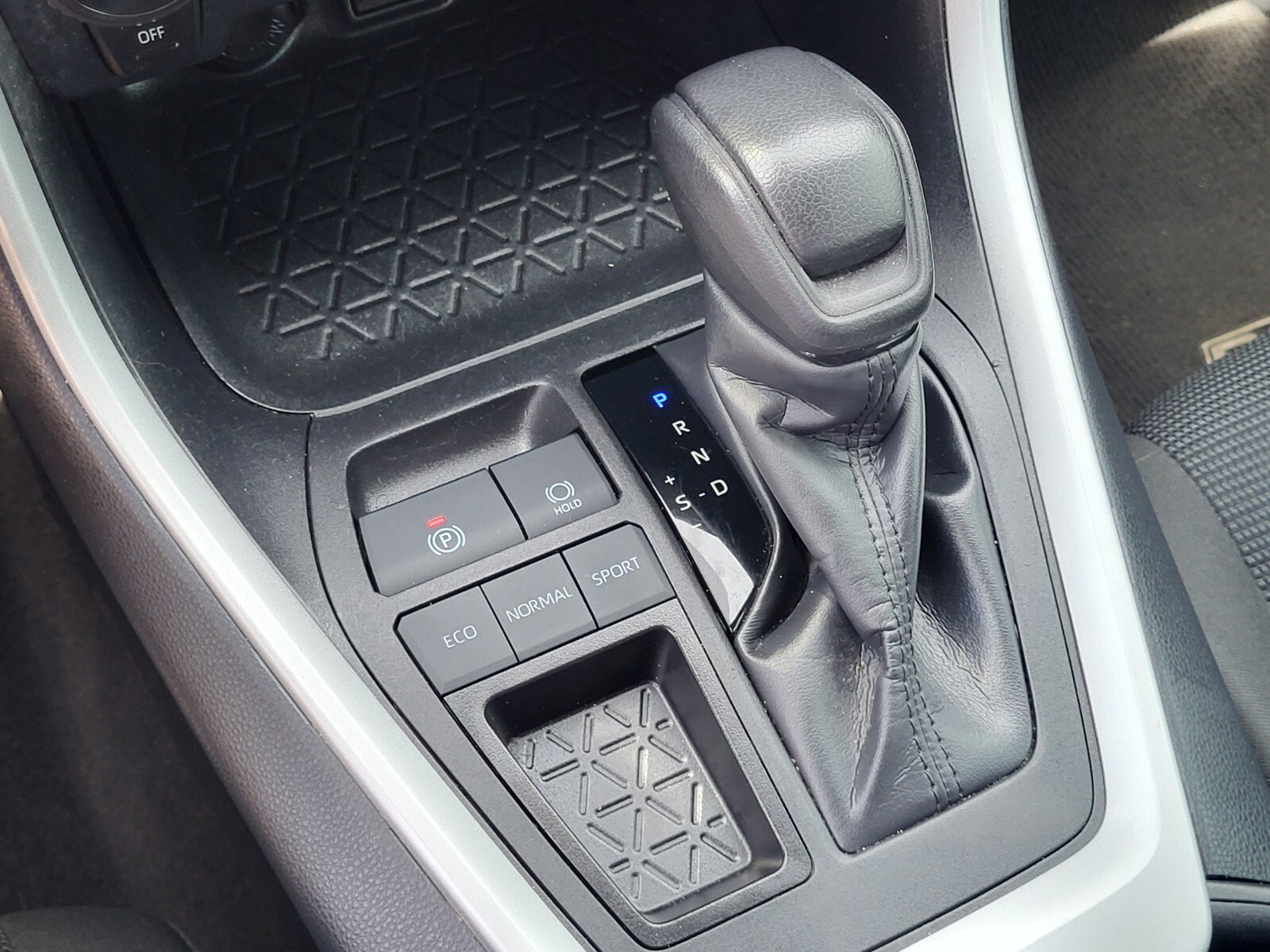 Used 2024 Toyota RAV4 LE FWD image 24