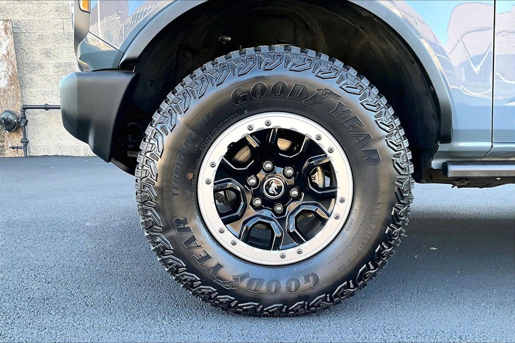 Certified 2023 Ford Bronco Big Bend w/ Sasquatch Package AWD/4WD image 9