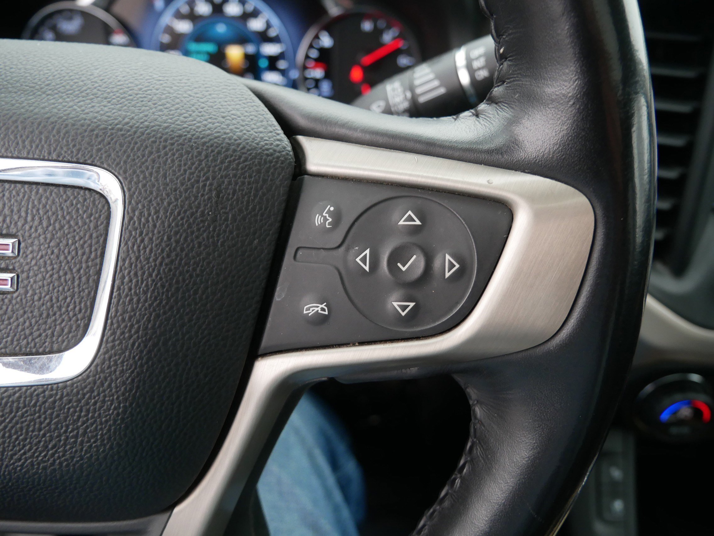 Used 2018 GMC Acadia Denali w/ Technology Package image 30