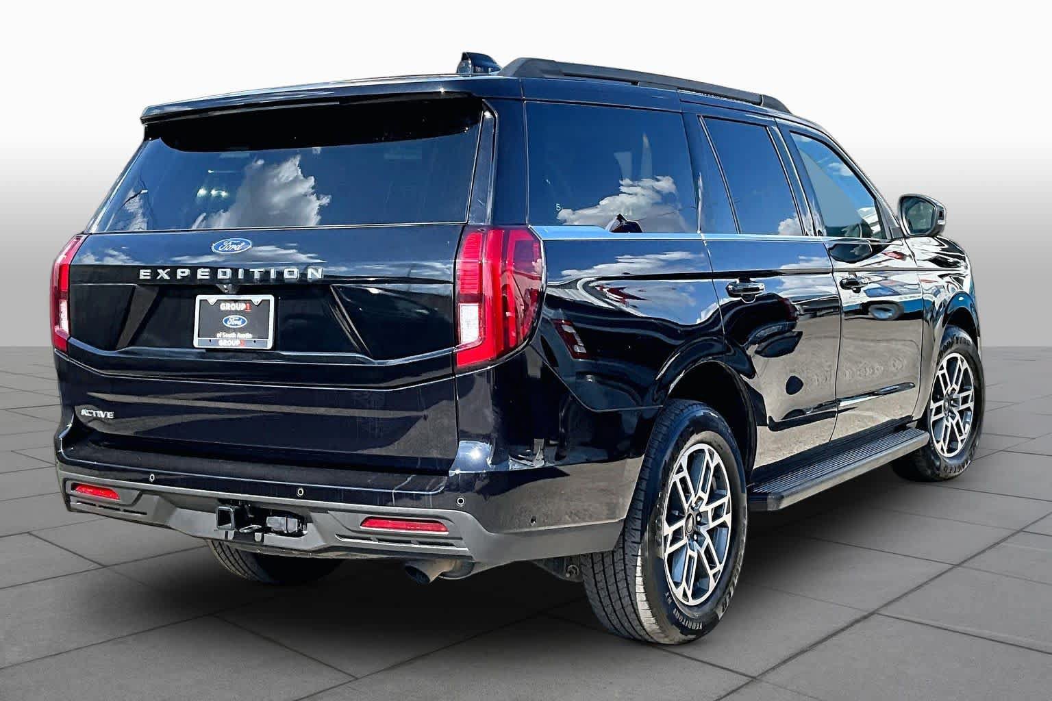 Certified 2025 Ford Expedition Active RWD image 6