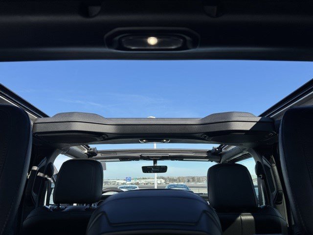 Used 2023 Jeep Wrangler Unlimited Sahara image 19