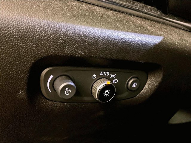 Used 2021 Chevrolet Traverse LT FWD image 31