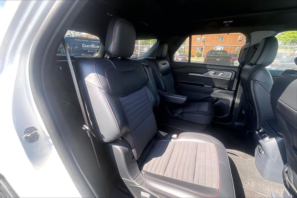 Certified 2025 Ford Explorer ST-Line w/ Premium Package AWD/4WD image 26