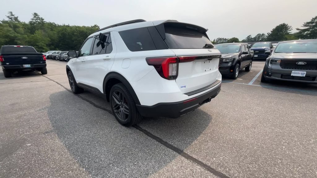 Certified 2025 Ford Explorer ST-Line w/ ST-Line Street Pack AWD/4WD image 17