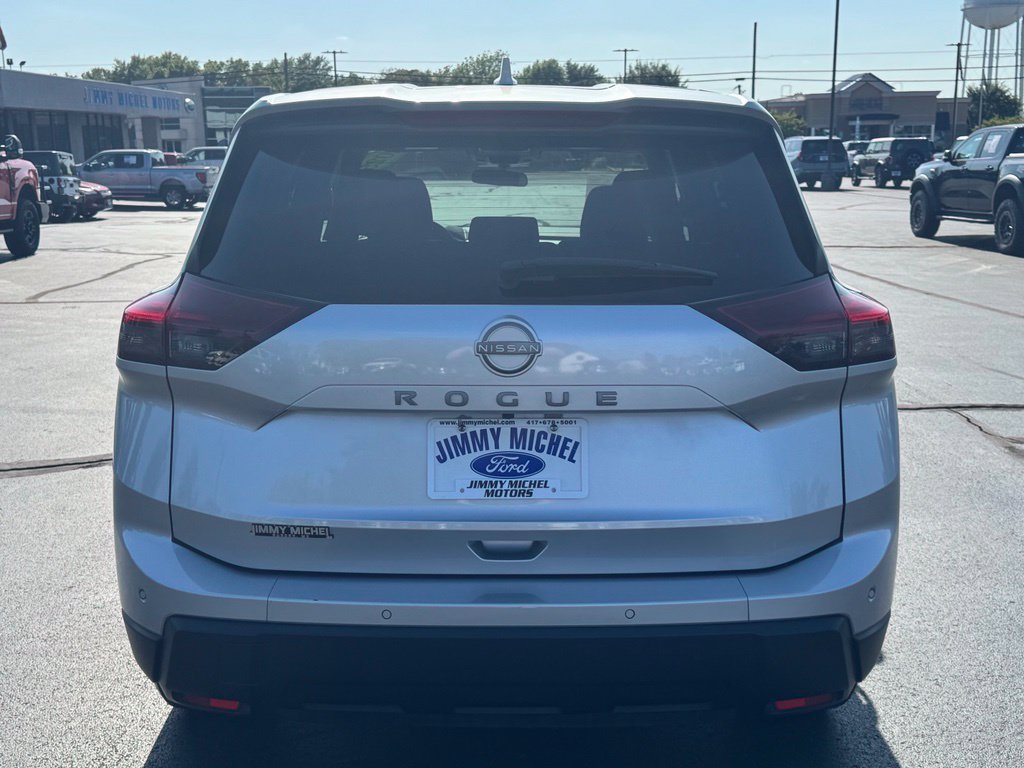 Used 2025 Nissan Rogue SV FWD image 24