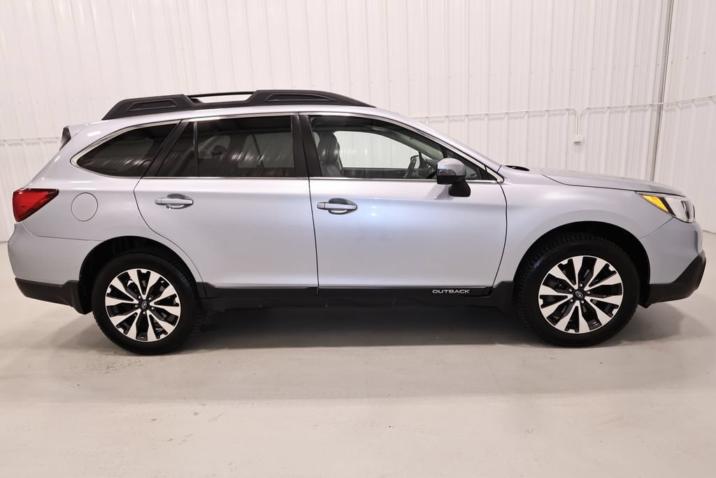 Used 2017 Subaru Outback 2.5i Limited AWD/4WD image 2